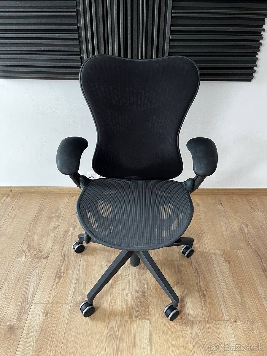 Herman Miller Mirra 2 s opierkou Butterfly