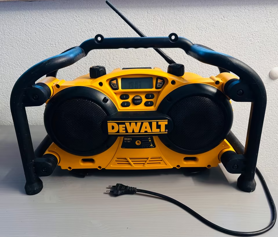 DeWalt DC011 stavebné rádio