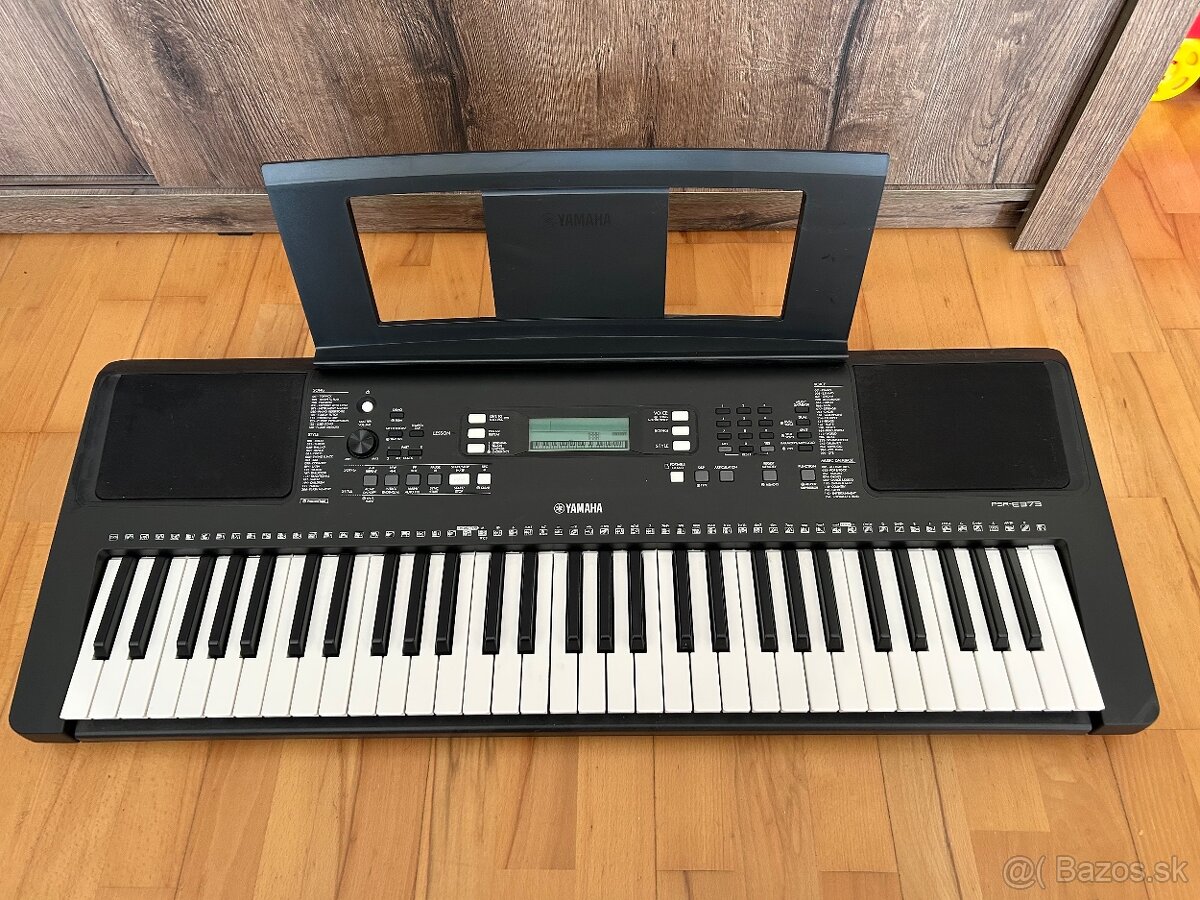Predám Yamaha PSR E373 - kvalitný 61-klávesový keyboard