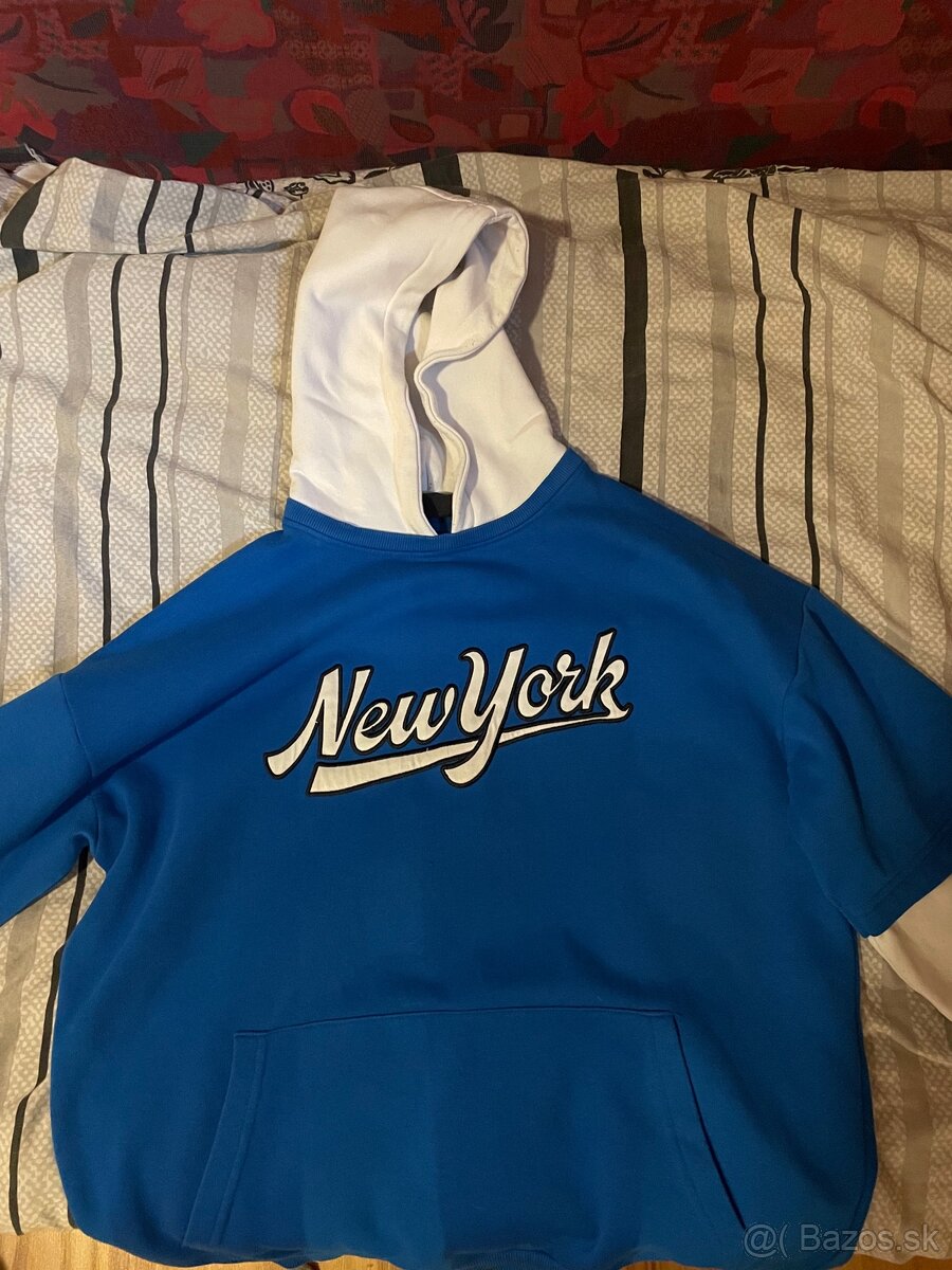 Modro-biela mikina New York