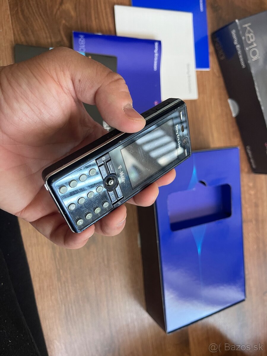 Sony ericsson k810i v krabici