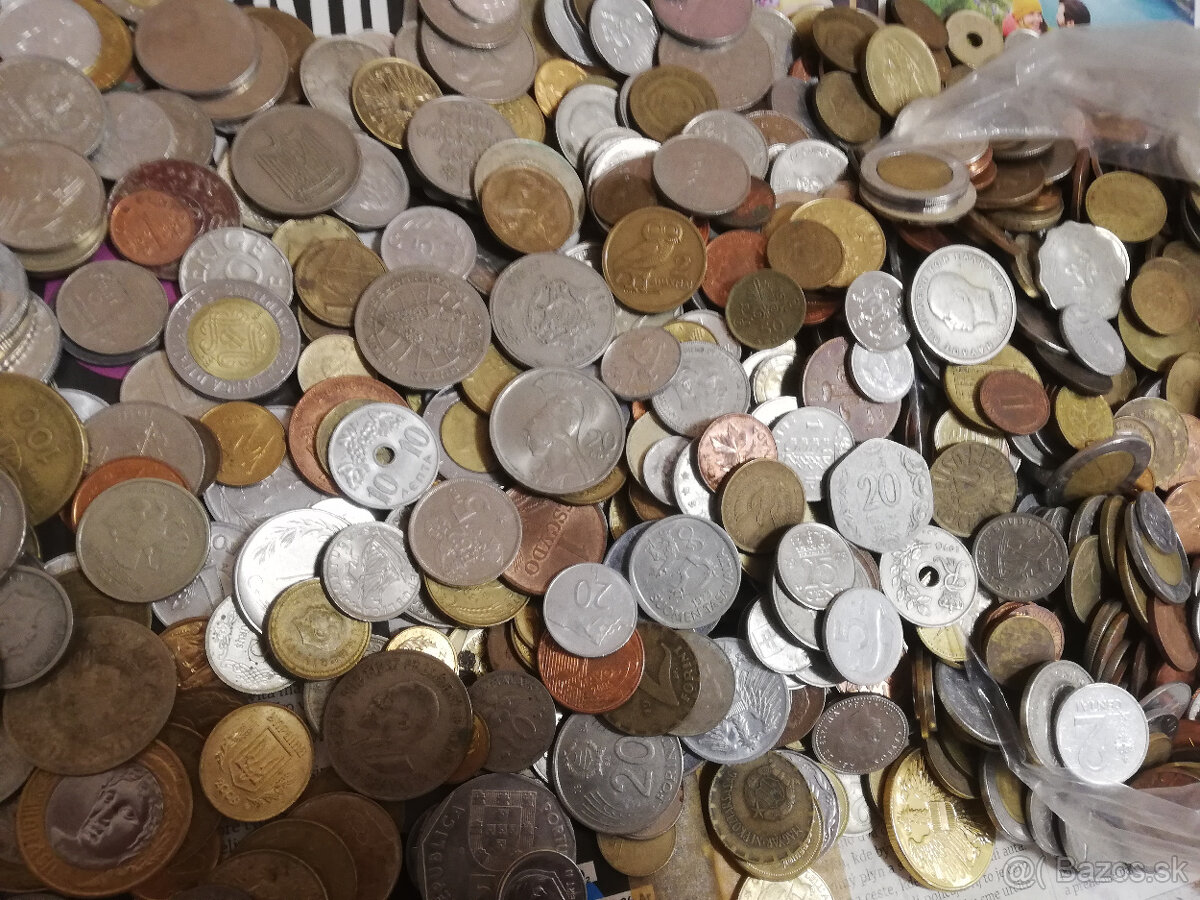 vyše 5 kg mincí svet/mix