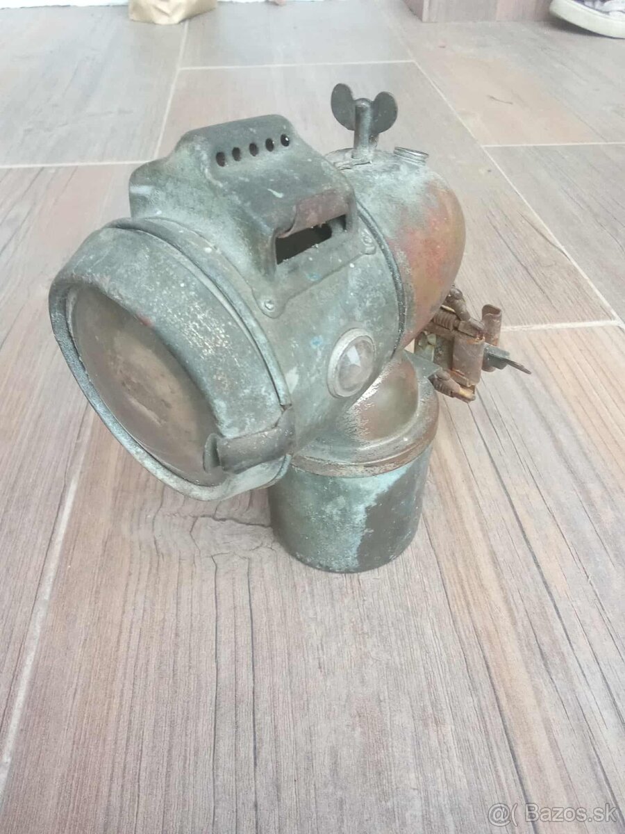 stare karbidove svetlo na historicky bycikel. zn. TATRA