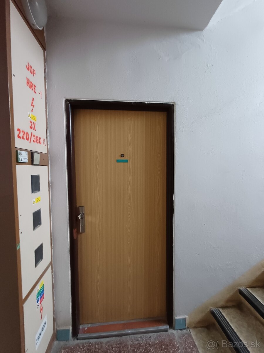 Predám vchodové protipožiarne dvere