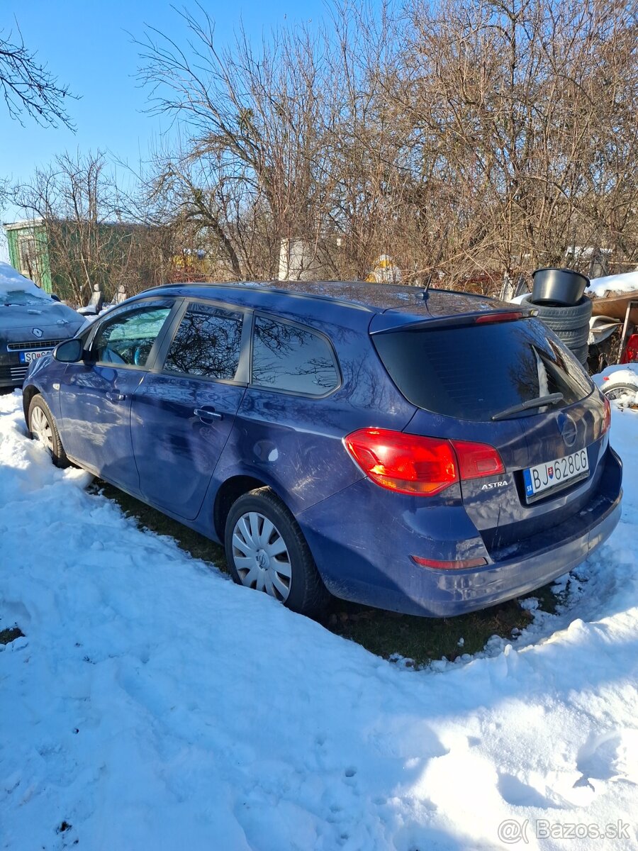 Predám opel astra 2012
