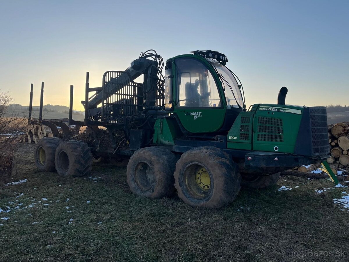 Vývozka John Deere 1110E