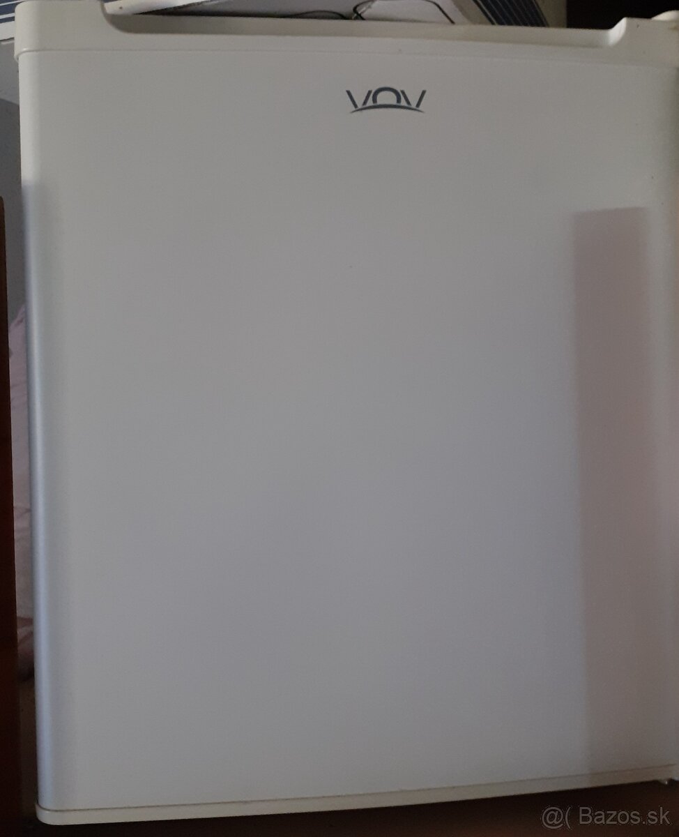 Predám malú chladničku MINI REFRIGERATOR