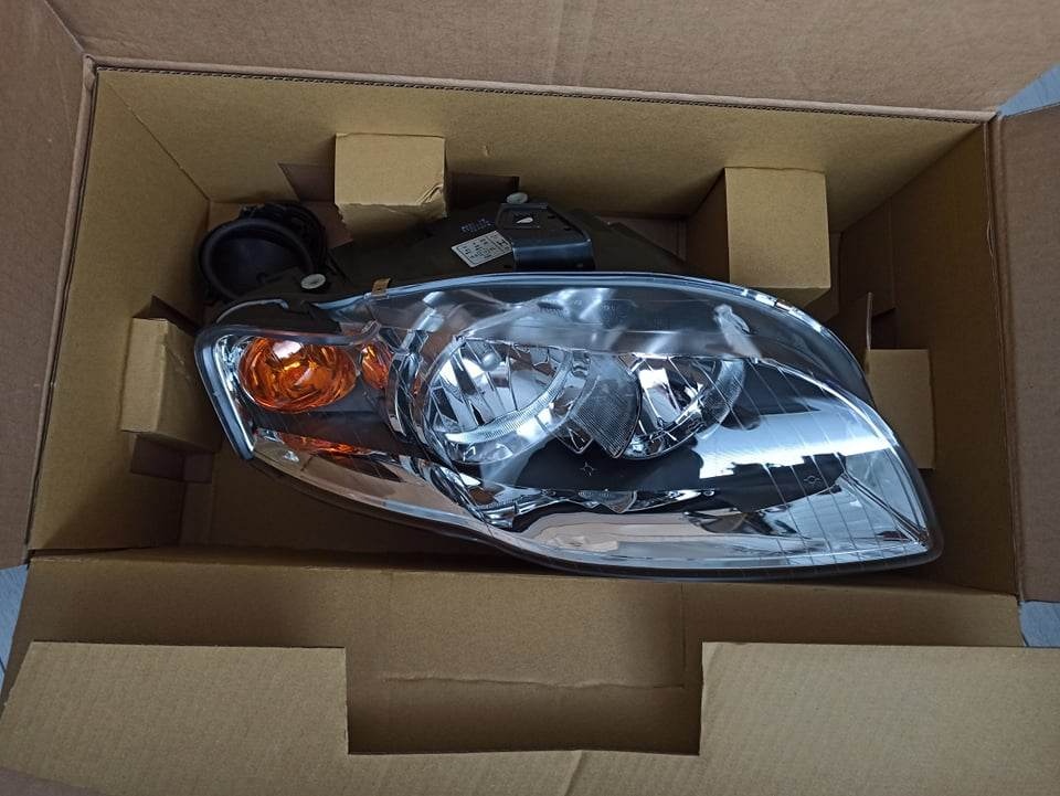 Ponúkam svetlá Audi A4 B7