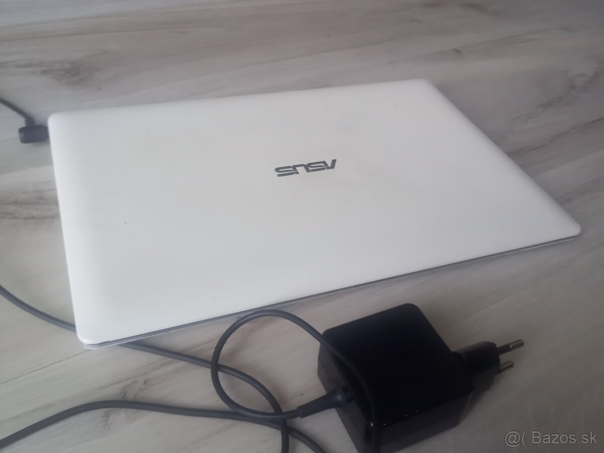 ASUS X201E (na náhradné diely)
