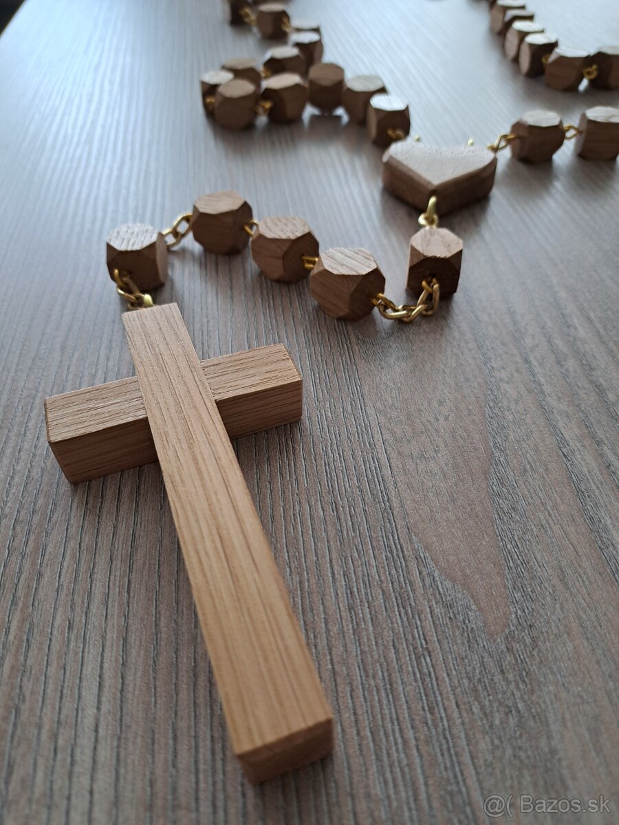 Predam dubový nástenný ruženec