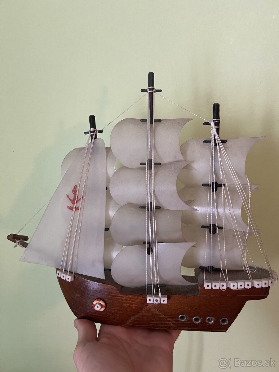 lampa loď