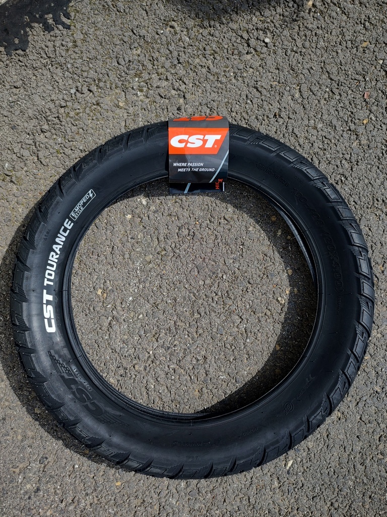 Pevná mestská pneumatika CST Tourance 20 x 4.00