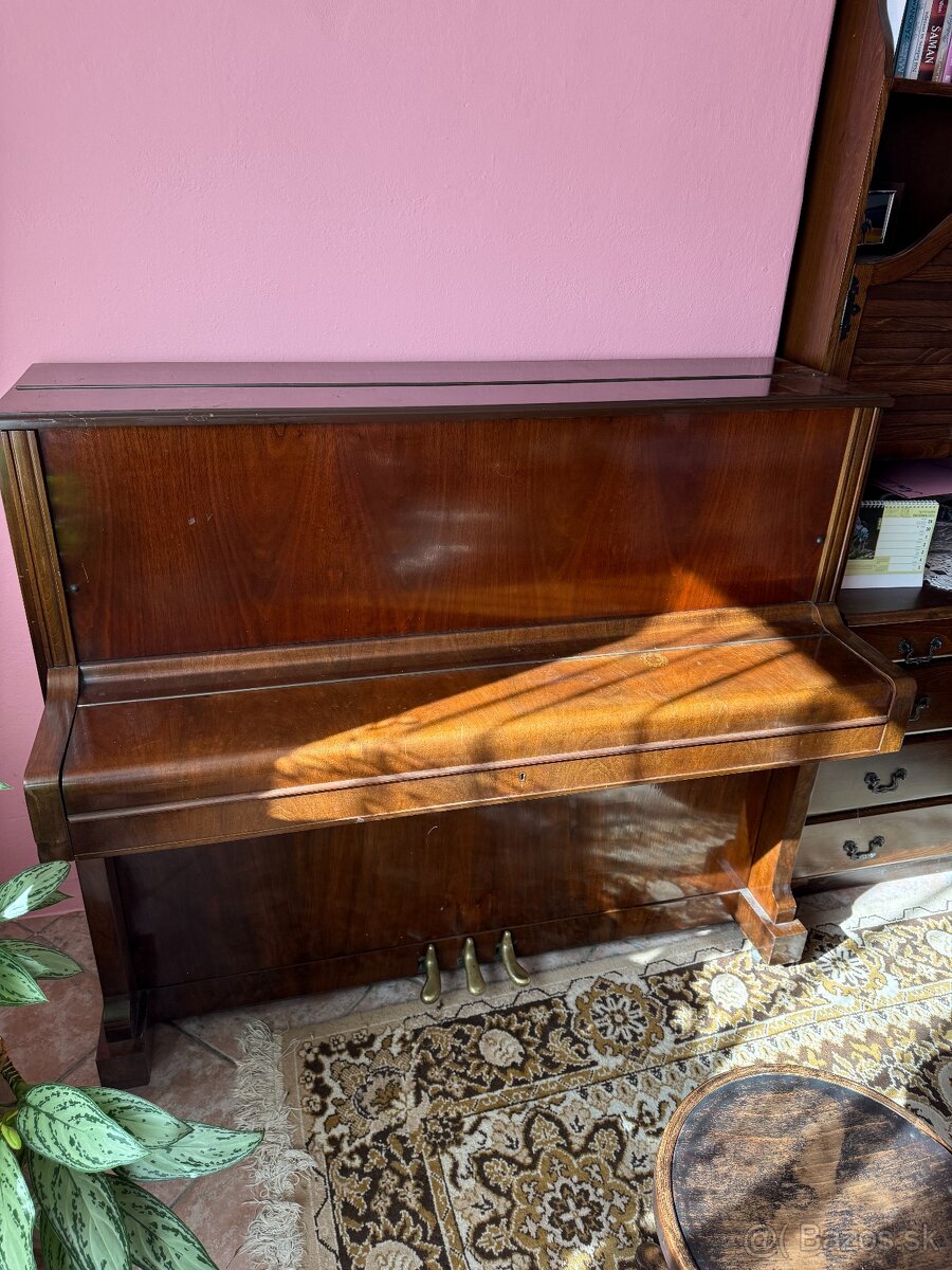 Pianíno Petrof