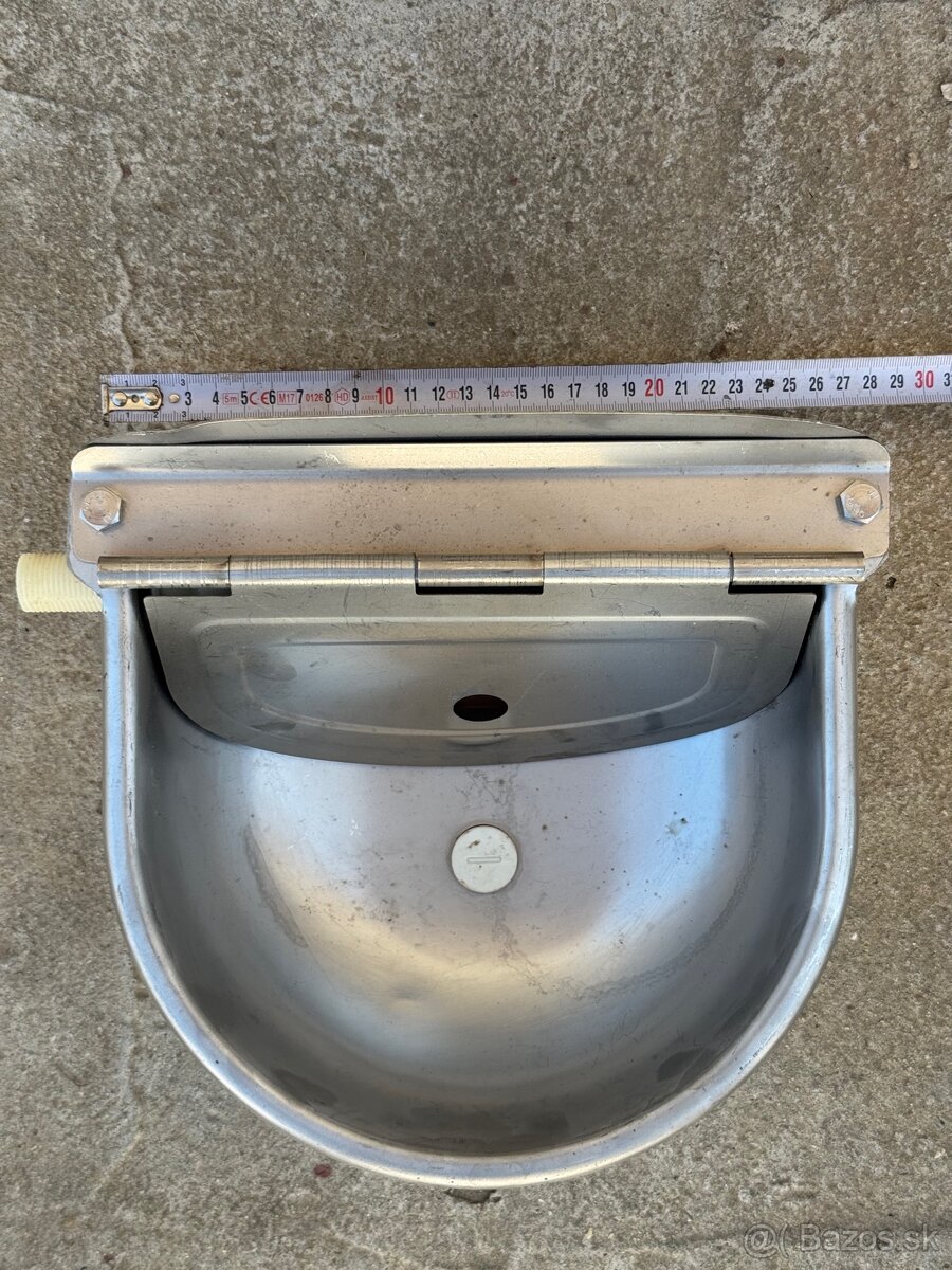 Predám napájadlo na koňa / hospodárske zvieratá