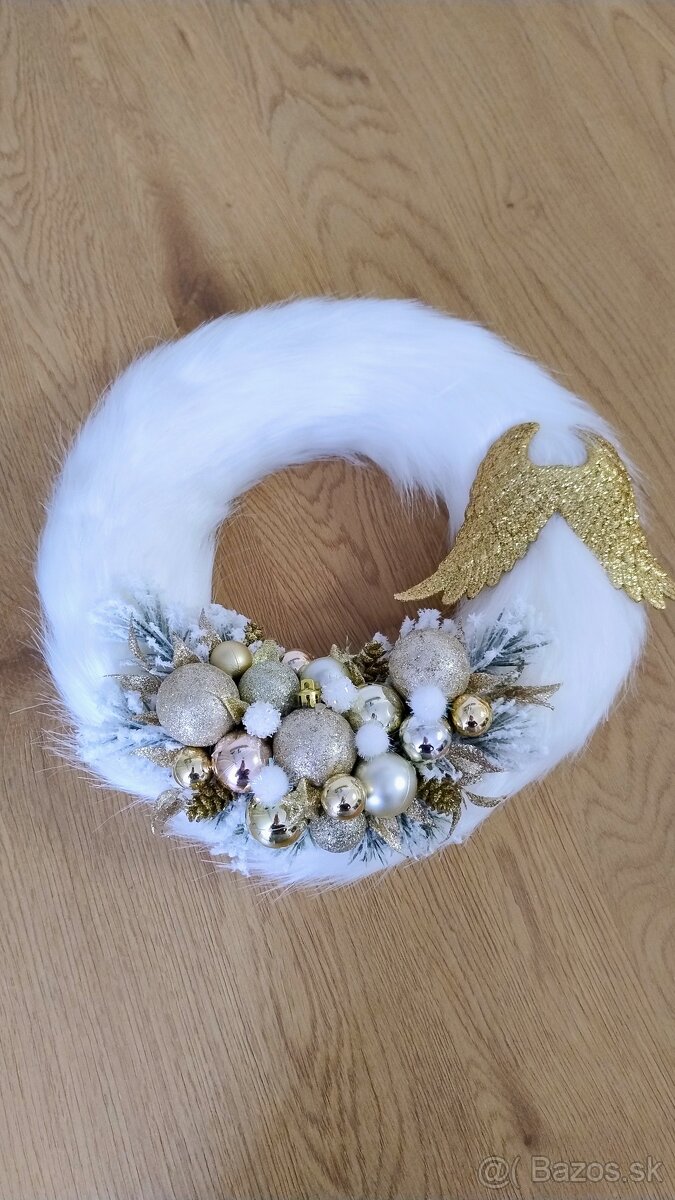 Vianočný veniec na dvere
