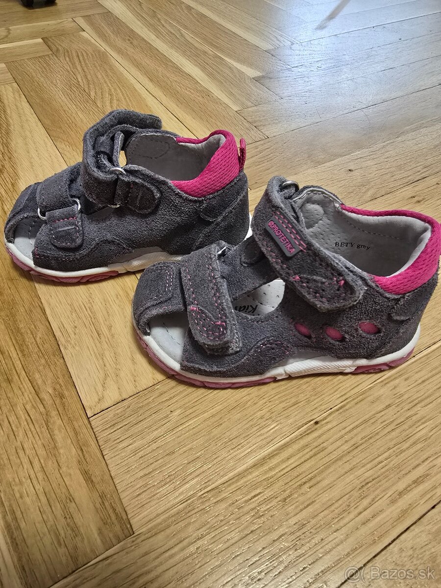 Protetika topánky sandále 19