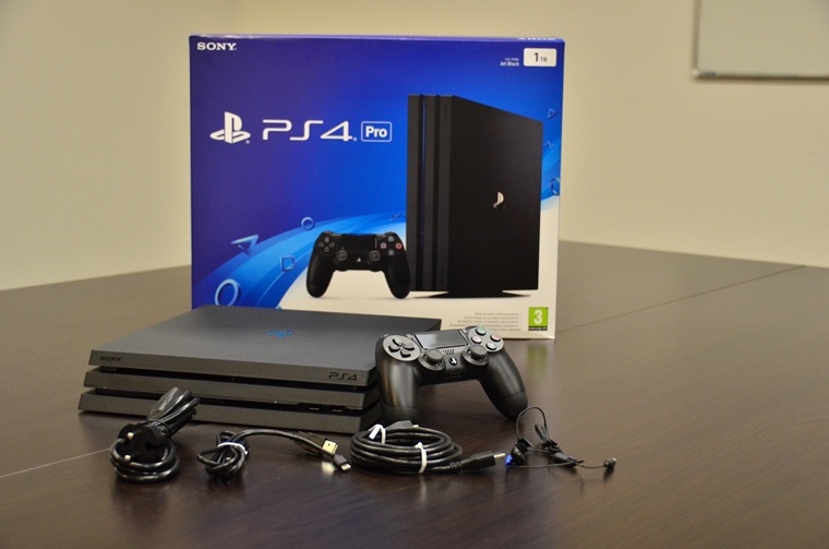 Ps4 PRO 1TB Black- Top stav