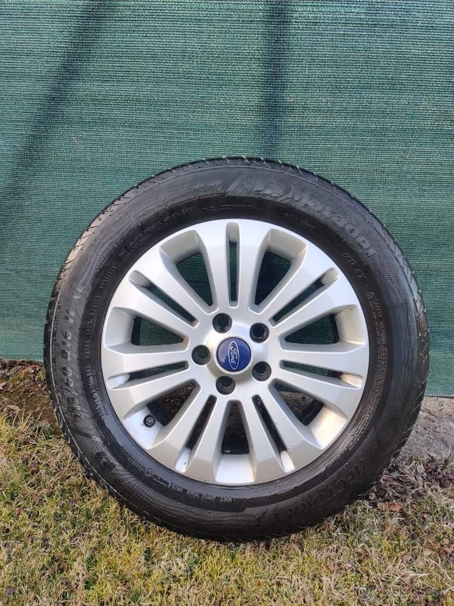 Sada letnych pneumatik 215/60/16 na ford s-max