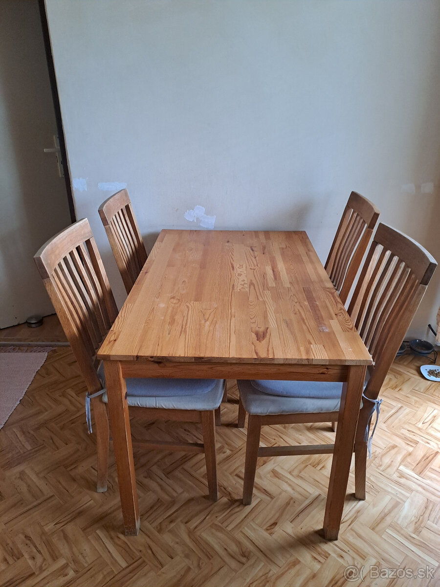 JEDÁLENSKÝ STÔL so stoličkami