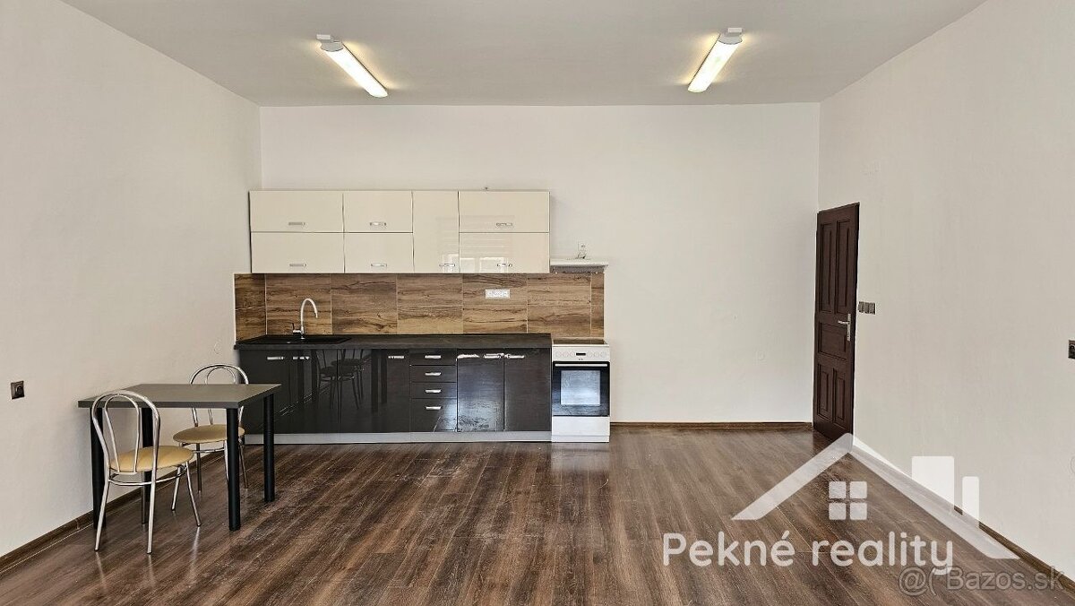 Prenájom 1 izbového bytu na námestí v Banskej Bystrici