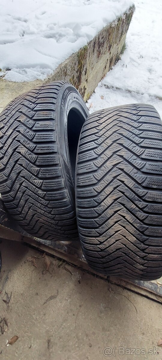 Zimné pneumatiky LAUFENN 235/45 R18