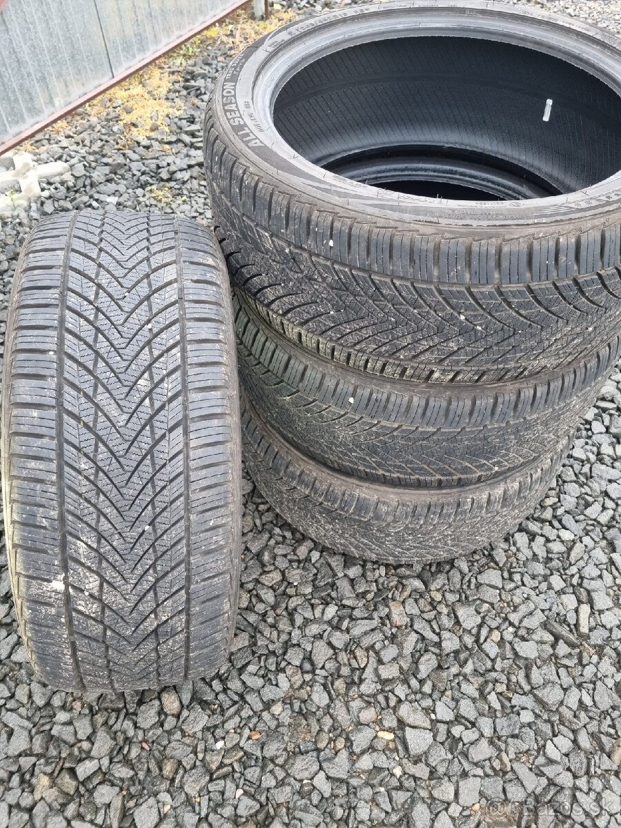 245/40 R19 98Y celoročné pneumatiky