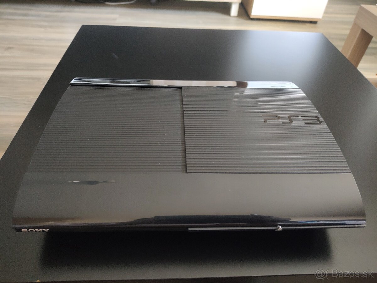 Predám PS3 Super Slim 120GB SSD+2×ovládač.