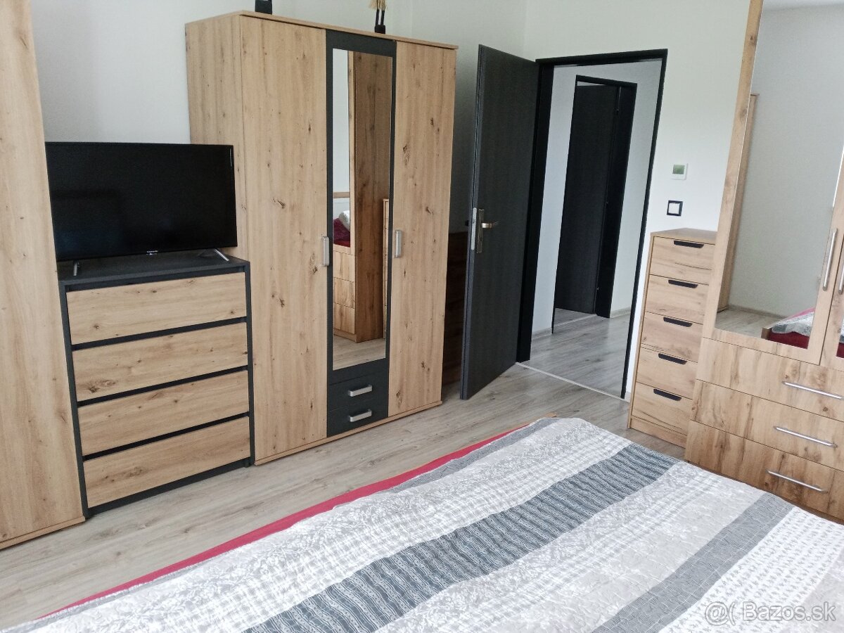 Predám pekný rodinný dom zariadený-novostavba pri BB