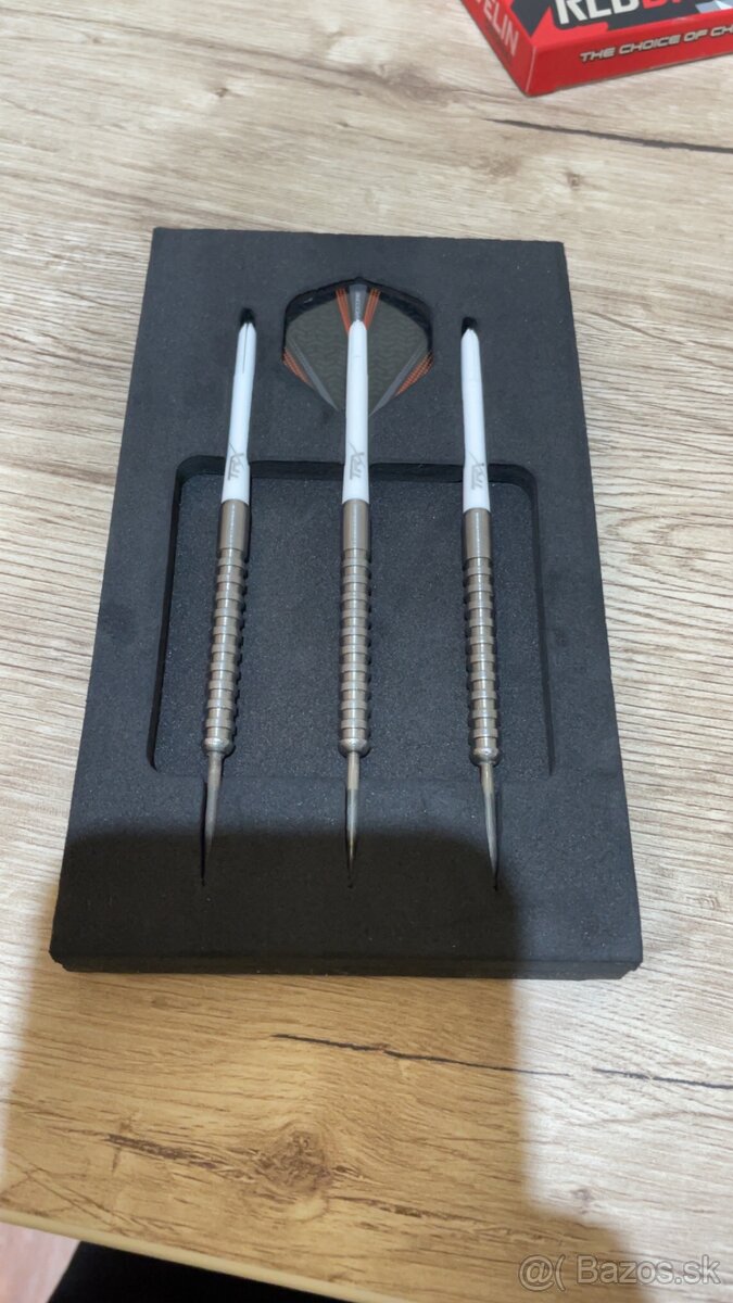 RedDragon Javelin darts