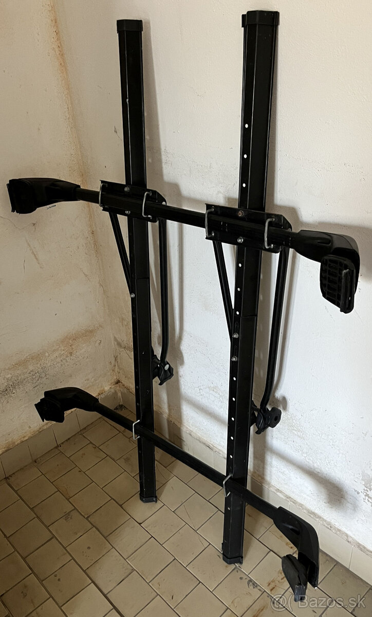 Strešný nosič s držiakmi bicyklov