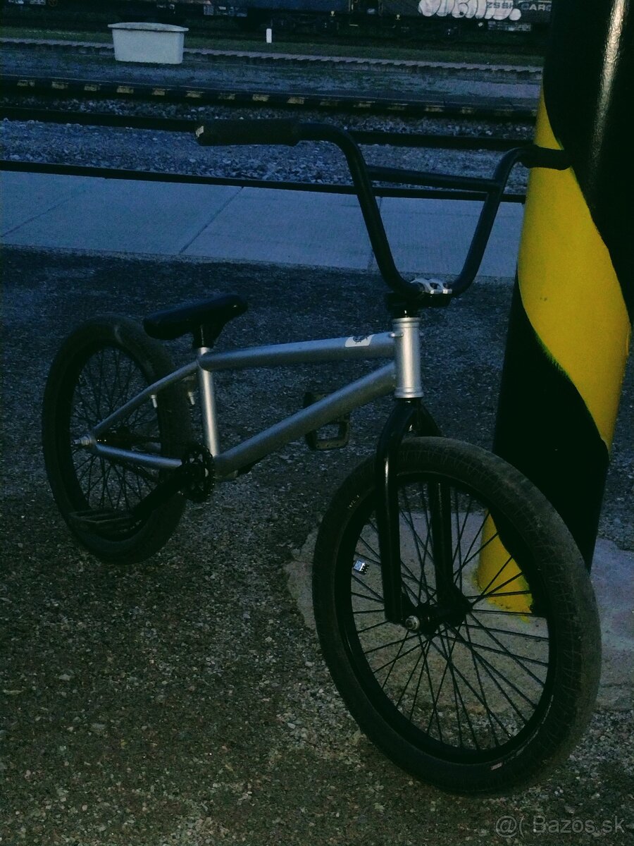 CUSTOM BMX