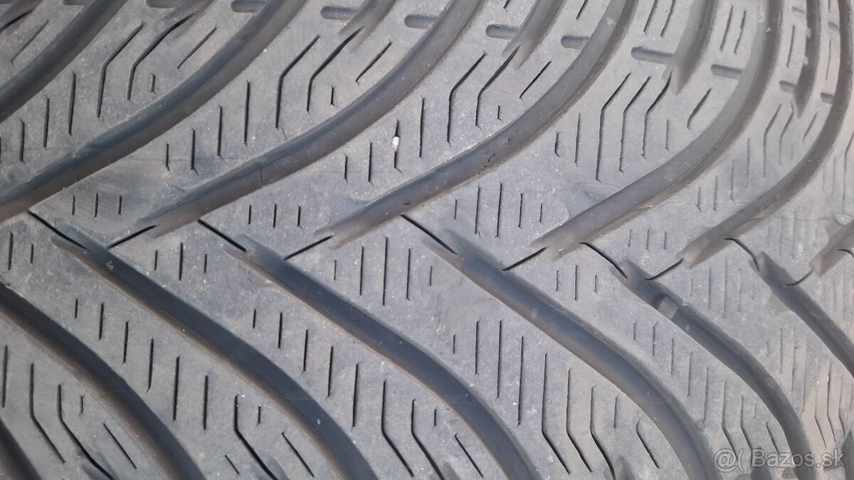 215/55 R17 BF goodrich zimne pneumatiky