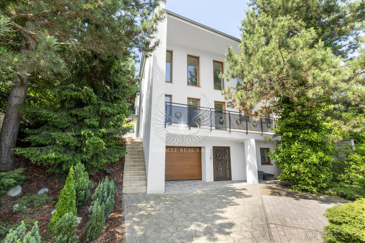 NOVOZREKONŠTRUOVANÝ 3PODLAŽNÝ ROD. DOM SO ZÁHRADOU POD LESOM