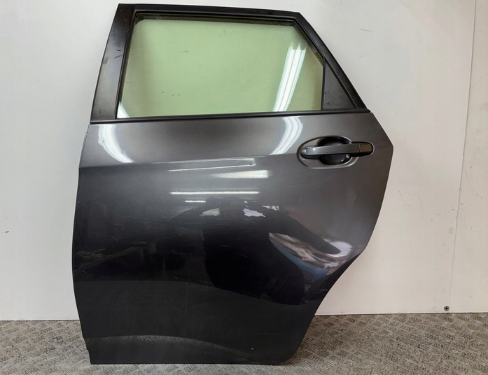 Toyota Verso S 2010- ľavé zadné dvere