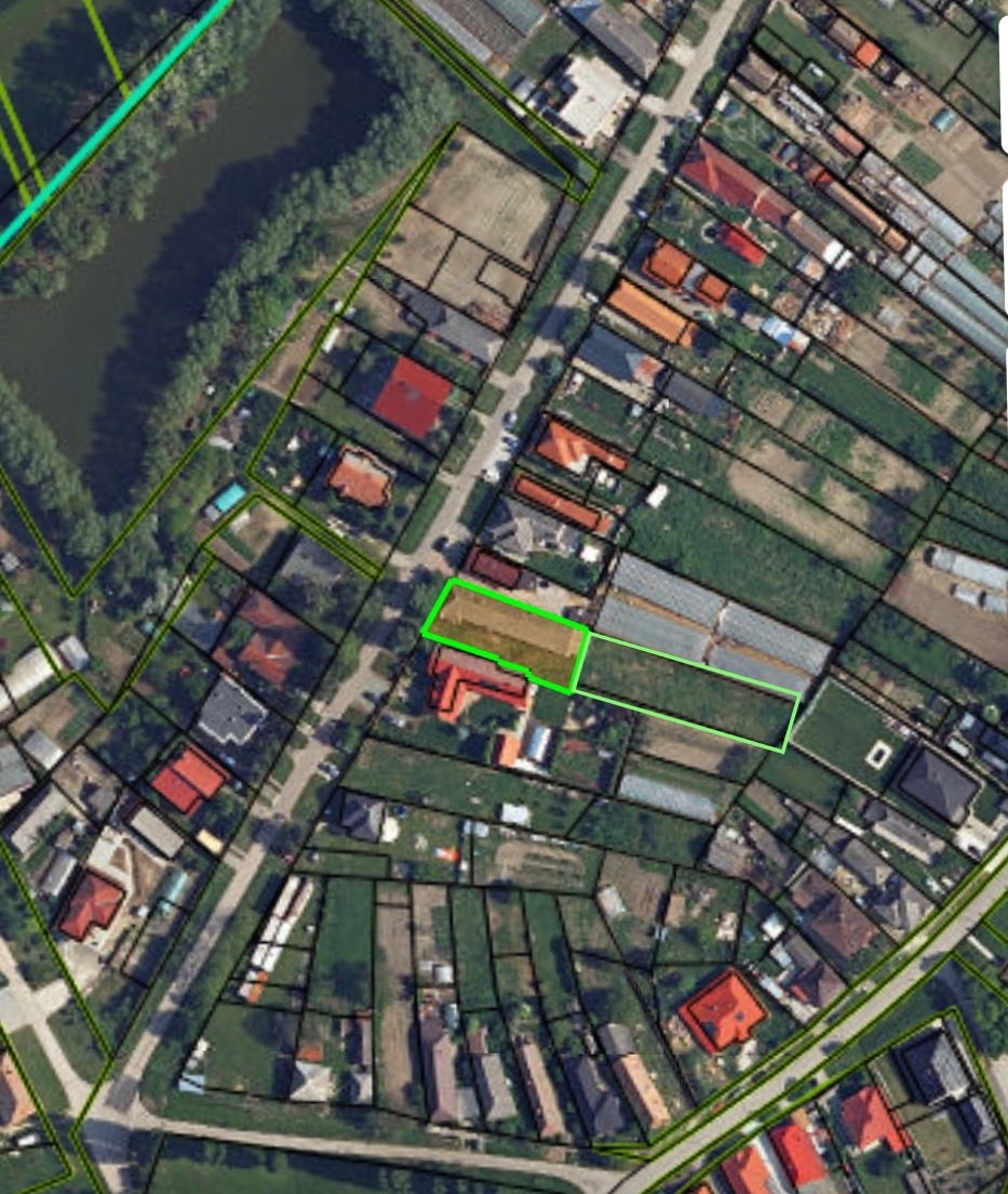 Na predaj veľký pozemok so starým domov,Vlčany