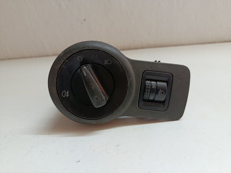 Vypínač svetiel Skoda Superb 3B0941531B 25€