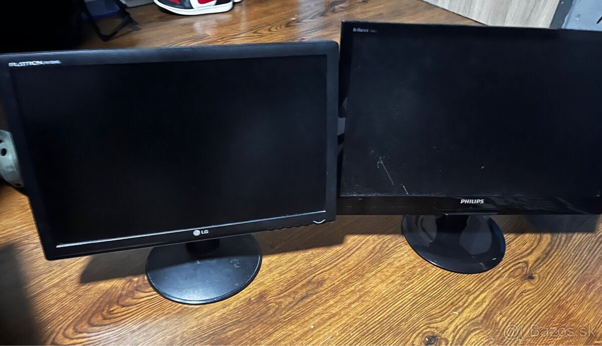 Predám 2 monitory na náhradné diely