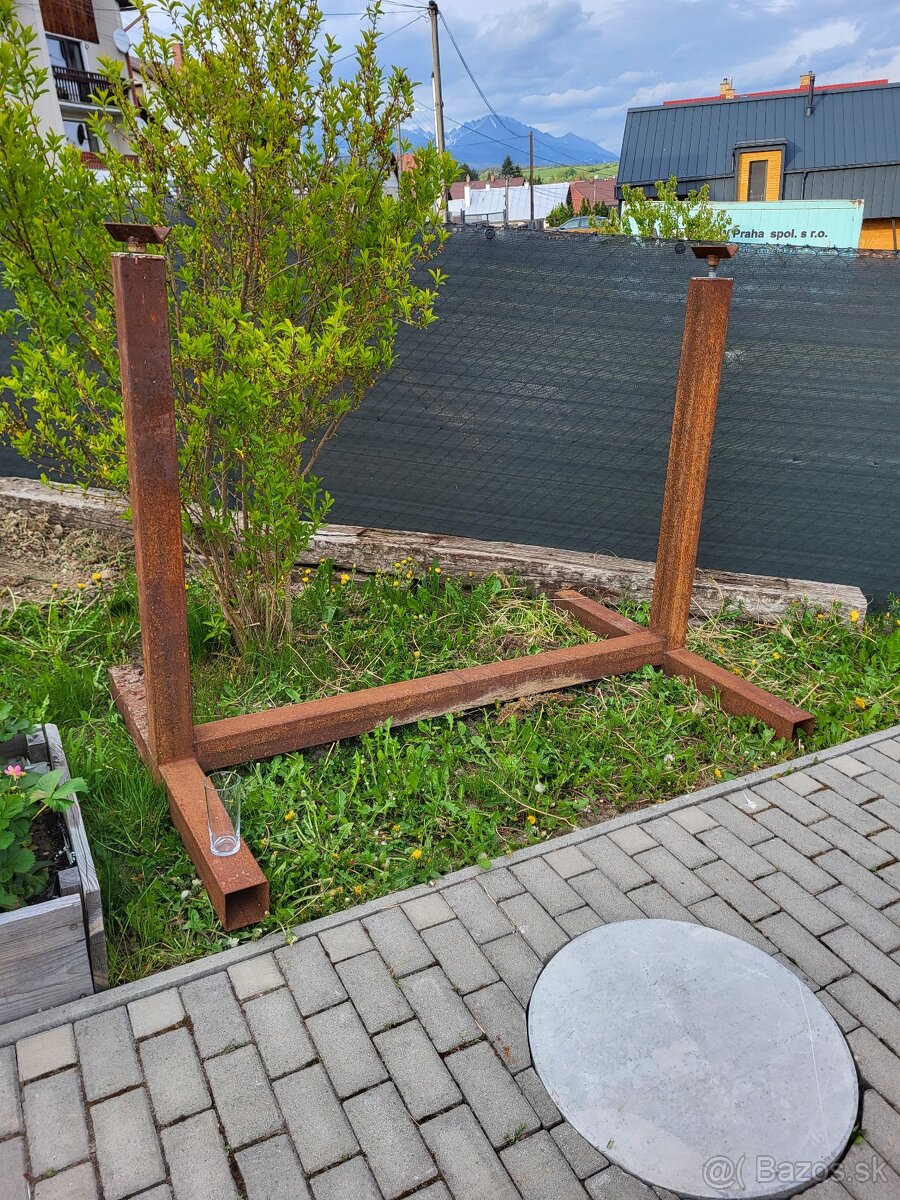 Predám stojan na káblové bubny