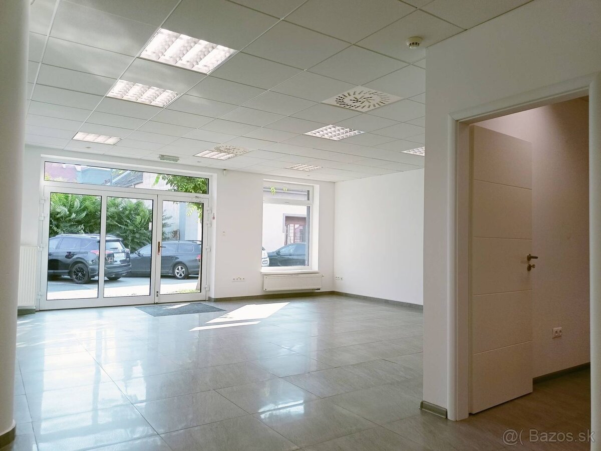 EXKLUZÍVNE Prenájom obchodného priestoru v CENTRE Trnavy