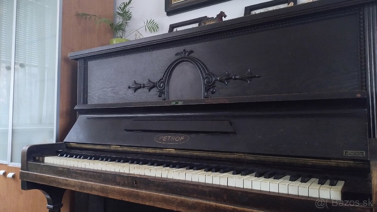 Klavír PETROF s klavírnou stoličkou ZADARMO