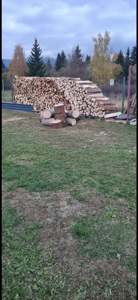 Suché palivove drevo.