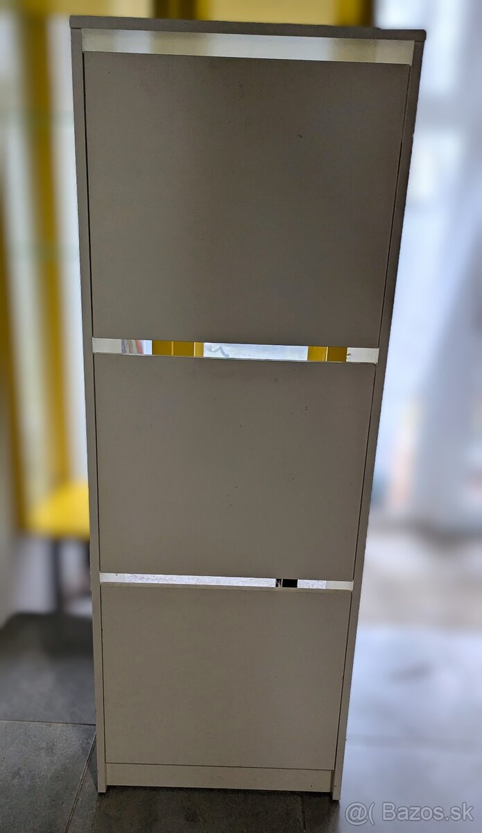 Ikea BISSA botnik - skrinka na topanky