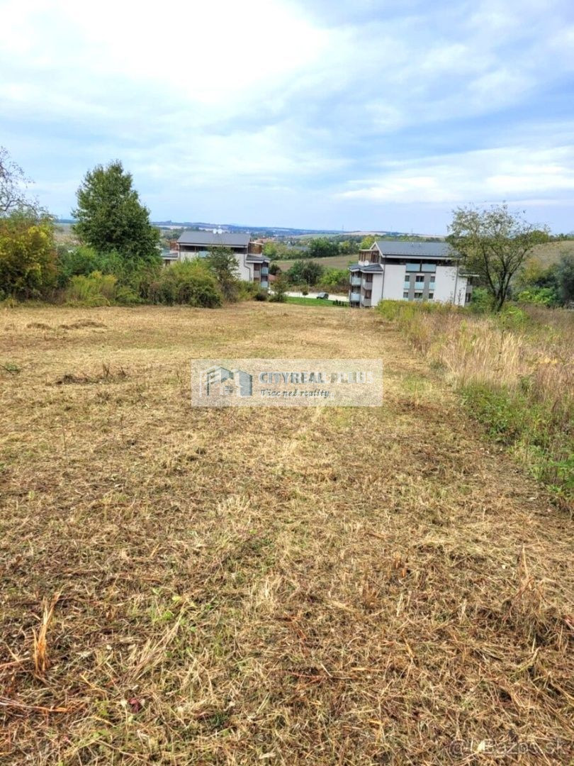 Na predaj pozemky v blízkosti termálneho kúpaliska v obci P