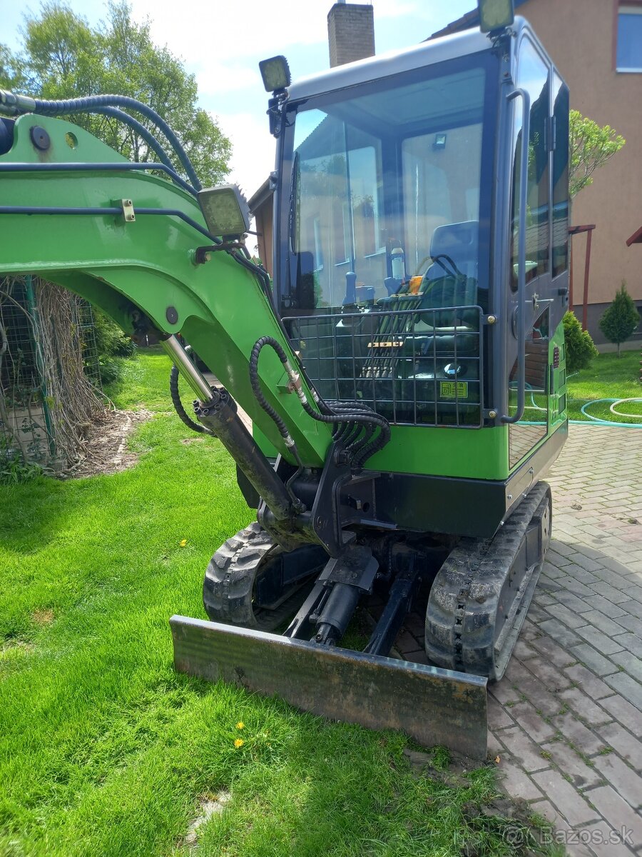 BAGER 2020 2200kg + vela príslušenstva KLADIVO,LYZICE....