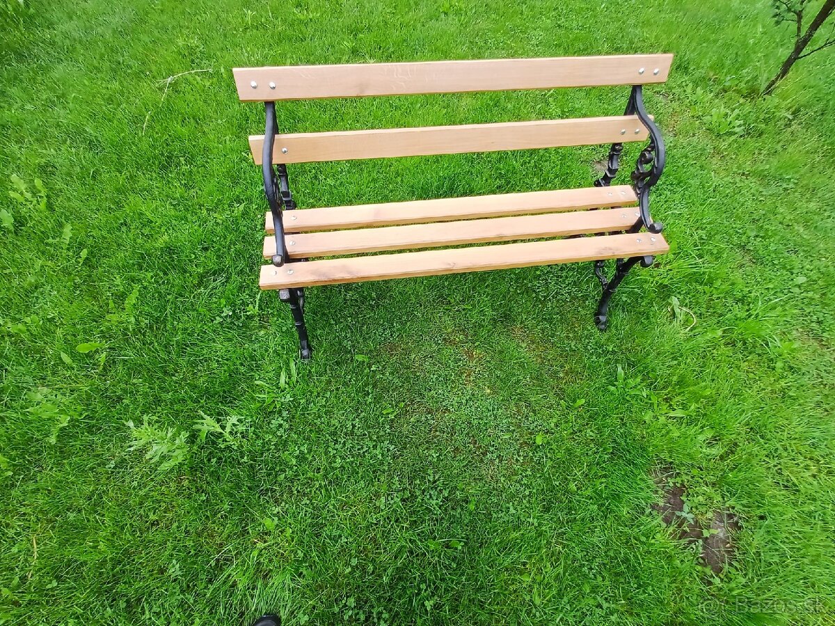 Parkova, záhradná lavicka.
