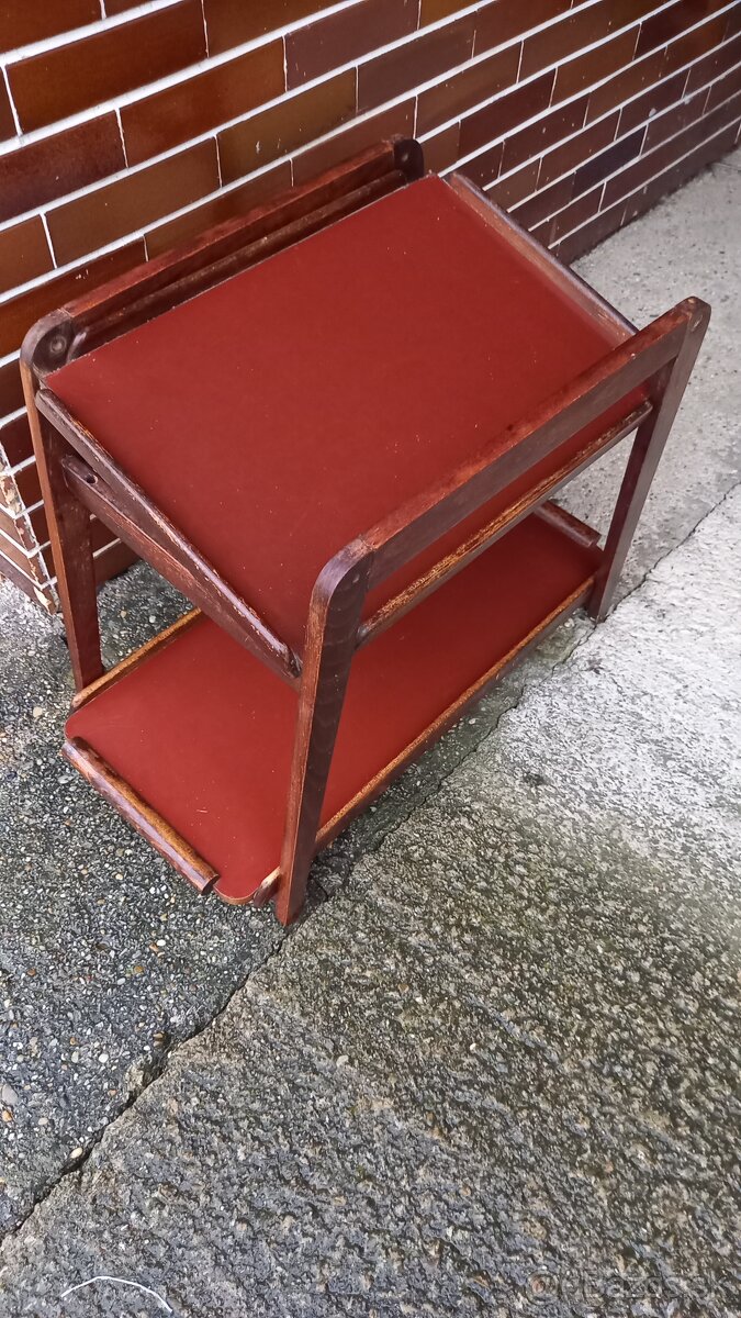 Predam servirovaci stolík