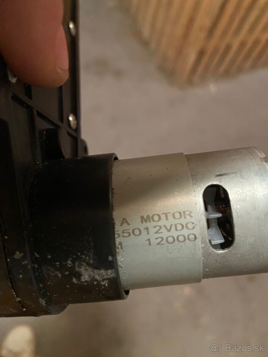 Elektro motor s prevodovkou