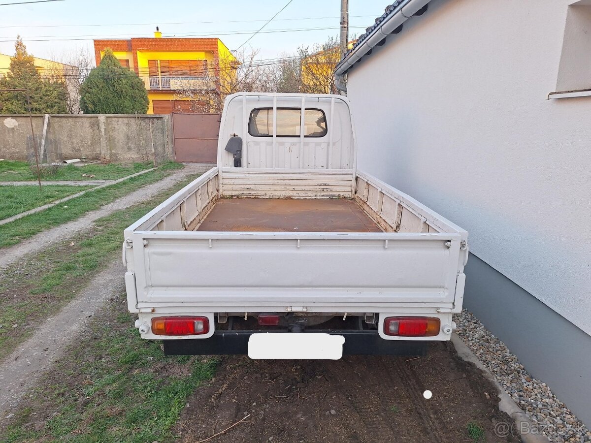 Kia K2700