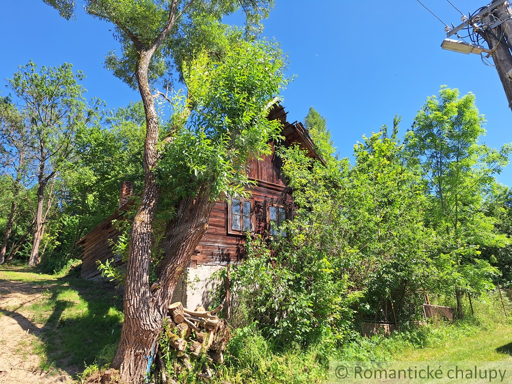 Pozemok so starou drevenicou na krásnom mieste