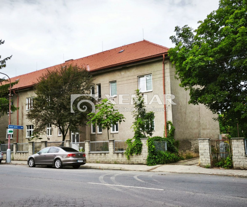 Predaj 2-izbové bytu na vyvýšenom prízemí v Lučenci